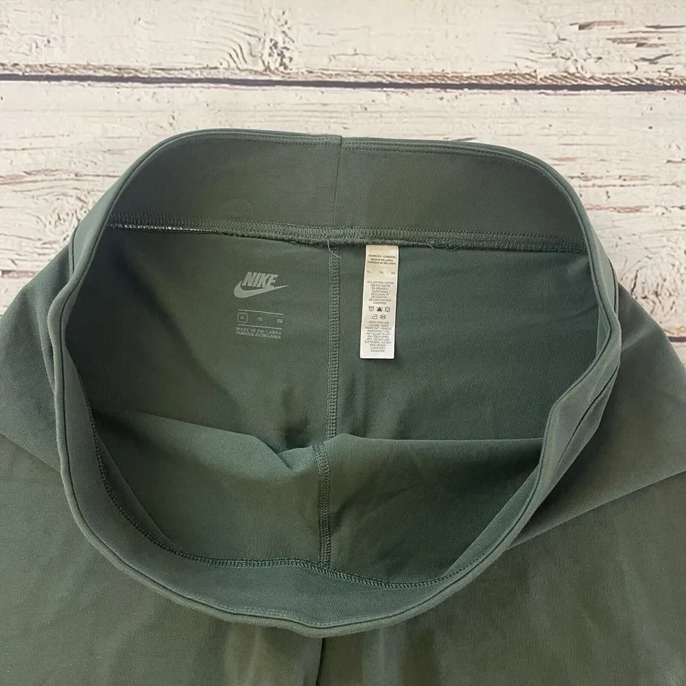 Nike Bike Shorts Women's‎ Size XL Green Sportswear Essential Women's Mid-Rise